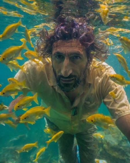 09735-3294211541-_lora_Fares_Fares_Flexible_0.8_, portrait front view face handsome (Fares Fares_1.3) age 40 underwater with small shiny bright f.jpg